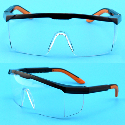 Óculos de proteção oculares anti-névoa Resistentes a arranhões Lentes de envolvimento transparentes Óculos de segurança e agarras antiderrapagens Templos ajustáveis Óculos de laboratório